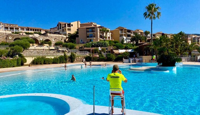 Superbe duplex T3 climatisé avec Terrasse et Solarium, magnifique vue Mer et Golf