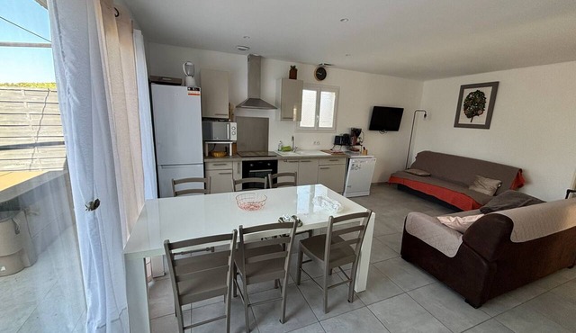 SYRAH Single-Story Villa in a Farming Village Between the Sea and the Cévennes, with Parking