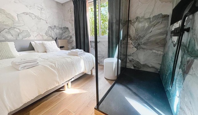 T2 Luxe Canet - 50m plage - Séjour romantique & Love room
