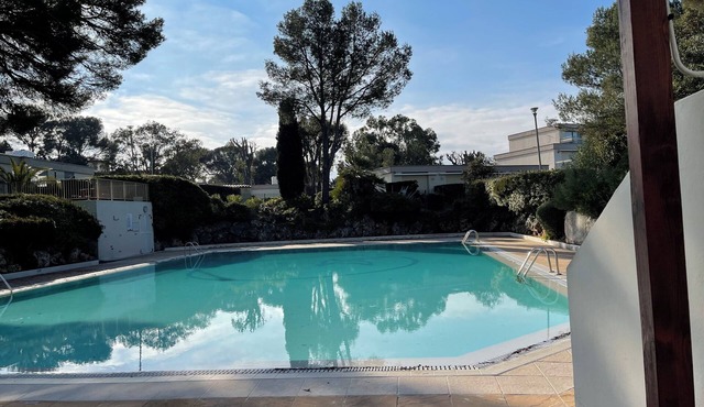 T2 St Raphaël, private garden, 5pers, 100m sea, pets welcome