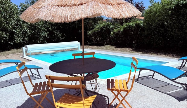 T3 family house, heated pool, large enclosed garden