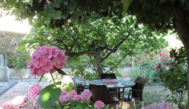 T4 house with garden at the foot of the Pyrenees