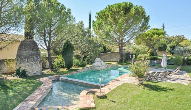 This large holiday home with swimming pool is ideal for family holidays.