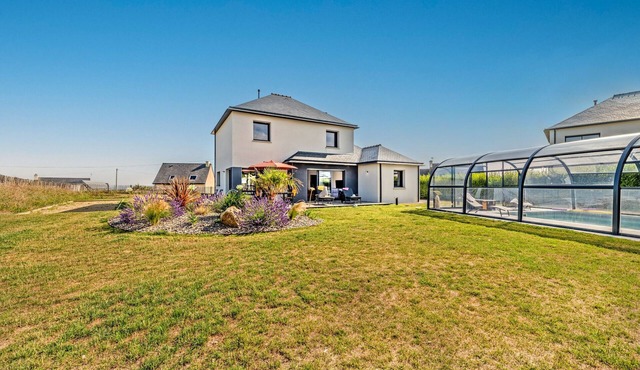 Ti Braz – Stunning House with Sea View, Private Pool & Wi-Fi in Plouguerneau