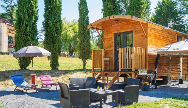 Tiny Home 'D'Artagnan De La Pausa Verda' with Shared Terrace, Private Garden and Wi-Fi