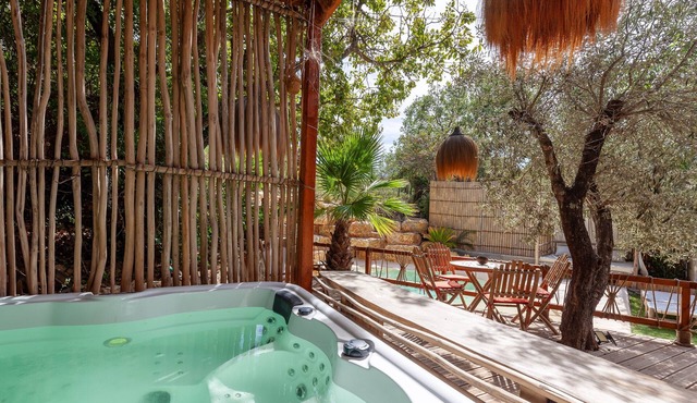 Tiny House Bali with Mountain View, Wi-Fi and Air Conditioning