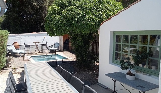 Typical Réthaise house set in large wooded grounds with outdoor spa