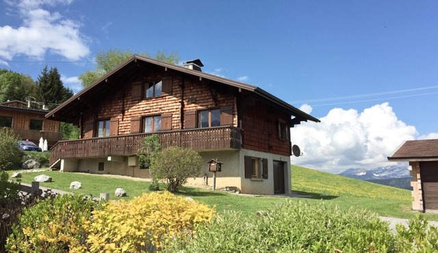 Un Vrai Chalet Tout en Bois Dans un Village Typique Haut Savoyard