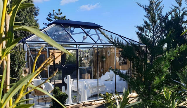 Unique 'Wapa Lodge' Accommodation with Shared Garden