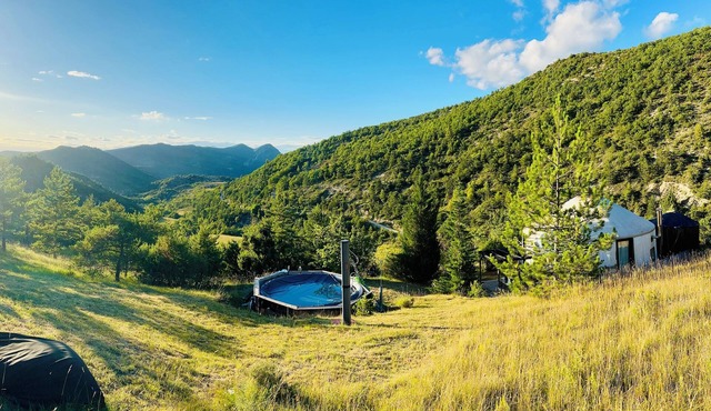 Unusual stay in a comfortable contemporary yurt - 3ha site with complete privacy