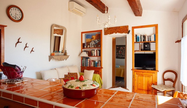 Vacation Home "Les Oiseaux" with Mountain View, Private Garden & Wi-Fi