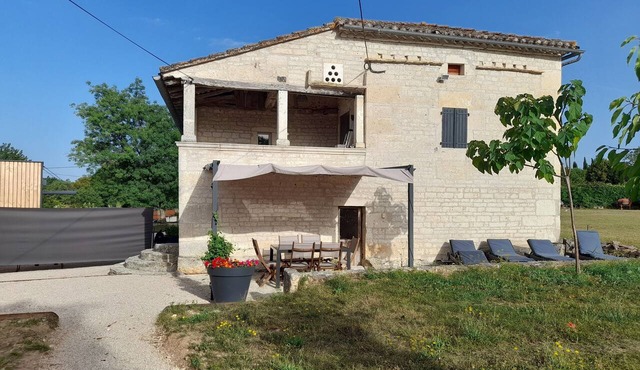 Vacation rental in Lalbenque, near Cahors and Caussade, in a quiet hamlet.