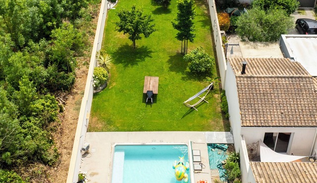 Vacation villa with heated pool in a quiet garden in La Rochelle Aytré