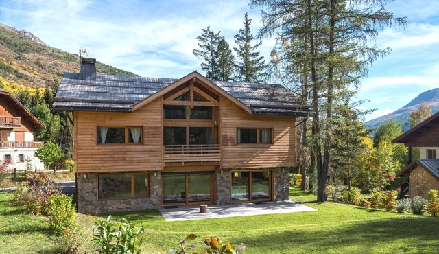 Very comfortable, quiet family chalet. Slope departure - 10min by car