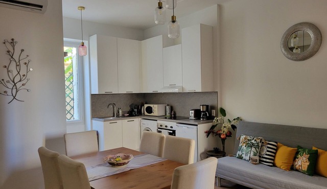 Very nice 2 rooms 40 m² renovated and air-conditioned