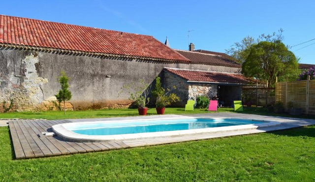 Villa accueillante à Saint-Vincent-Rive-d'Olt avec piscine privée