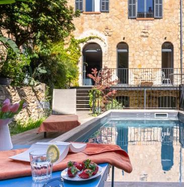 VILLA CAMPESTRA avec piscine, terrasses et jardin