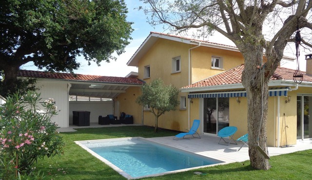 Villa Capbreton 130 m2, 4 bedrooms, 2 bathrooms, garden, swimming pool.