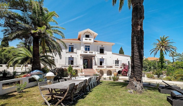 Villa "Caron Riviera" with Sea View, Wi-Fi, and Air Conditioning