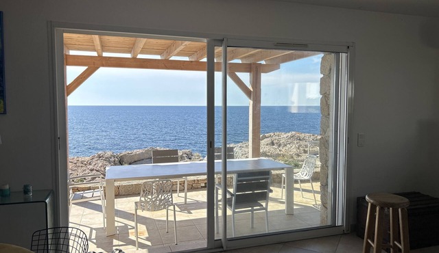Villa 'Coucher De Soleil Sur Mer' with Sea View, Wi-Fi and Air Conditioning
