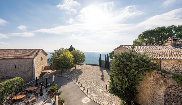 Villa du Vieux Château in Cabris, renovated village house with sea view