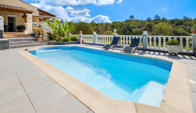 Villa for 6 with Private Pool, Wi-Fi, and Air Conditioning
