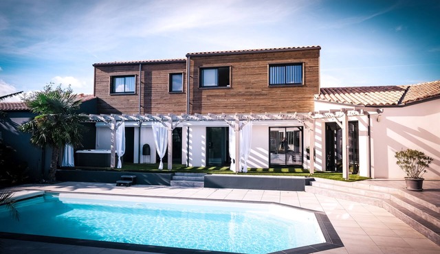 Villa Aixkeys Contemporaine Avec Grande Piscine et 5 min Plages Fouras
