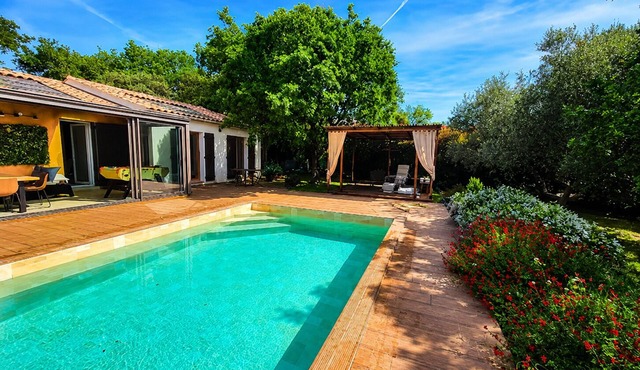 Villa provençale, swimming pool, sauna, garden, quiet, trees, south, bungalow, 180 m2