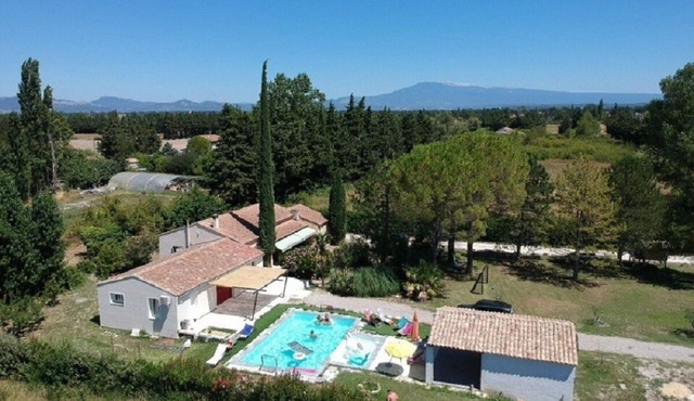 Villa in the countryside, with infinity pool.