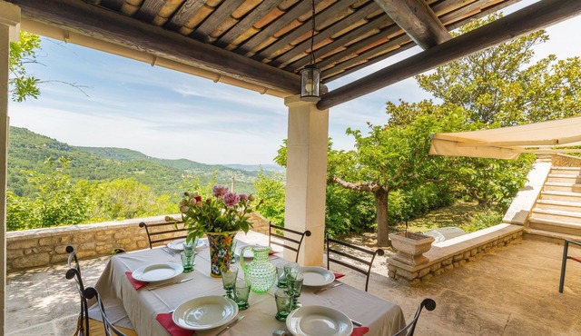 Villa “Longomai” with Mountain View, Wi-Fi, and Air Conditioning