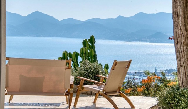 Villa overlooking the bay of Cannes