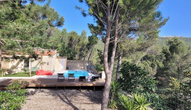 Villa Palama - Superior Room with Heated Pool & Hill View 🌿
