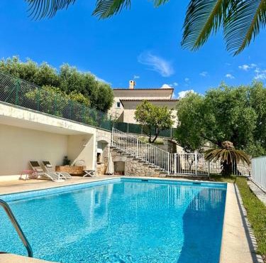Villa Passiflore with garden and private swimming pool