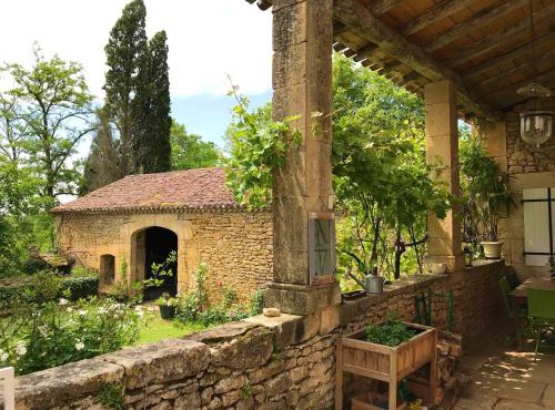 Villa spacieuse avec piscine privee a Blanquefort sur Briolance