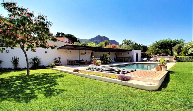 Villa view Cap Canaille near Cassis, swimming pool