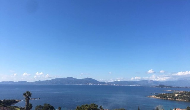 Villa vue 360 Baie Ajaccio & montagne et maquis 5 minutes à pied plage
