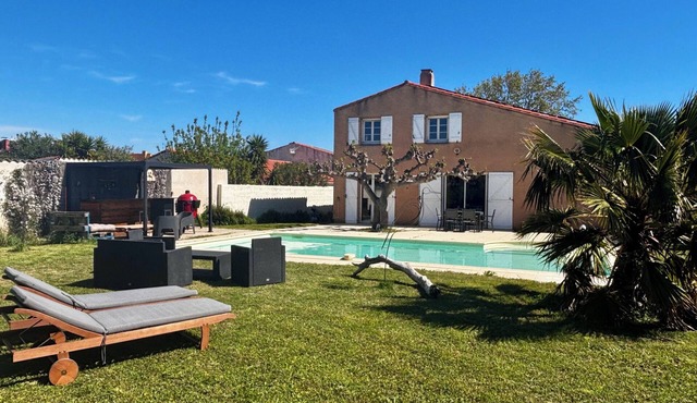 Villa with Pool & Large Garden Near Beaches
