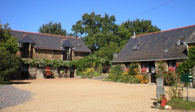 Walnut Cottage, South Brittany cottage, free bikes, WiFi, near village