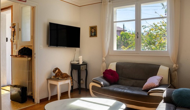 Waterfront Apartment with Garden