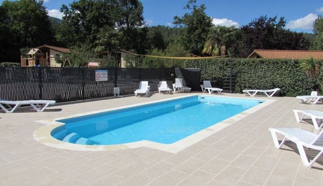 Wooden chalets in self-catering villages with terrace, barbecue, swimming pool and air conditioning