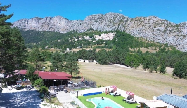 ZEcamping 2 étoiles piscine chauffée locatif TV clim 20m2 2 pers