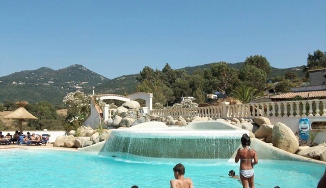 ZEcamping 3 étoiles à 1km de la plage piscine jacuzzi animaux acceptés