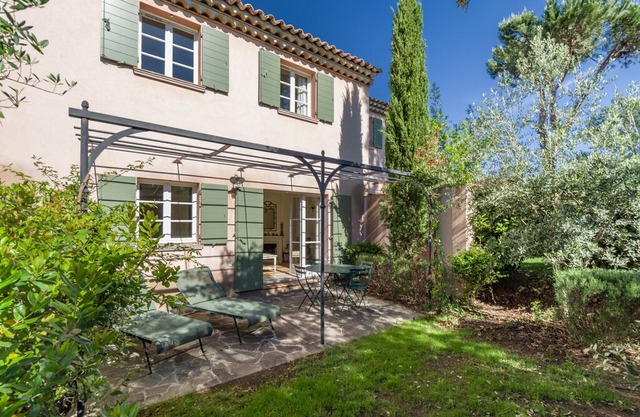 2 BEDROOM TOWNHOUSE WITH GARDEN (N°535)