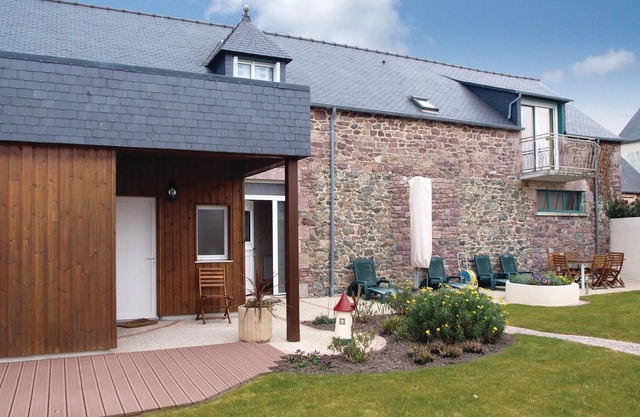 4 bedroom accommodation in Frehel