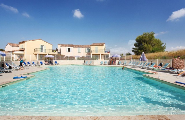 Cabries M 3/4p8 - Two Bedroom Villa, Sleeps 8