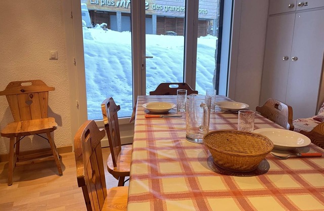 Cozy Ski-In/Ski-Out Studio, Mountain Views, Sleeps 8, Central Risoul