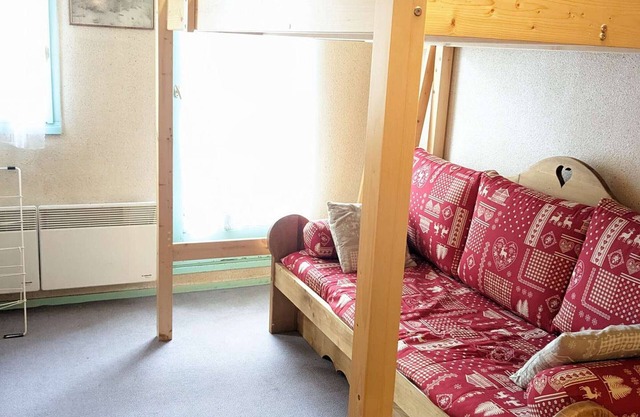 Cozy studio 3 sleeps in Adrets-Prapoutel, east-facing balcony