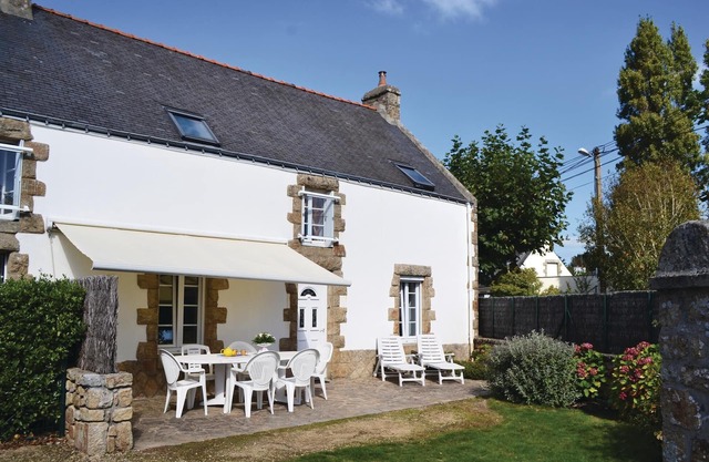 Gorgeous home in Carnac with kitchen