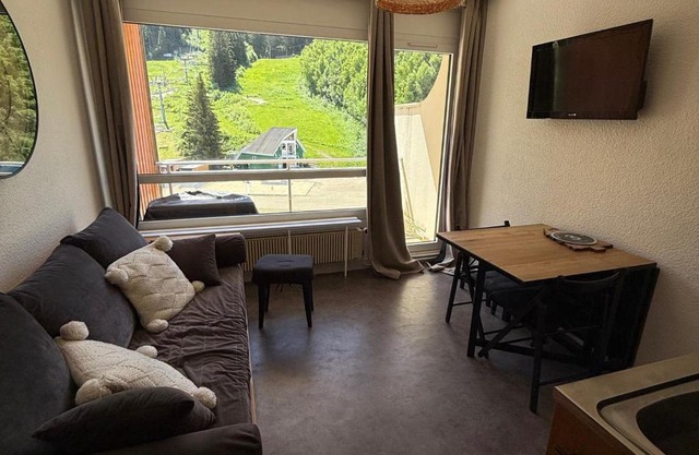 Studio cabine 24m² au pied des pistes avec balcon - FR-1-557-115